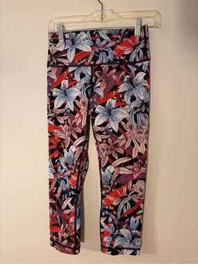 Lululemon size 6 Floral Print Cropped Leggings in Navy, Red & Pink